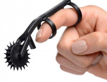 Thorn Double Finger Pinwheel Black - XRAF687